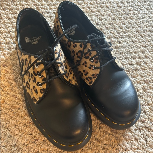 LEOPARD PONYHAIR AND BLACK LEATHER OXFORD DR. MARTENS Size 8 women’s US/39 EU. - Picture 4 of 5